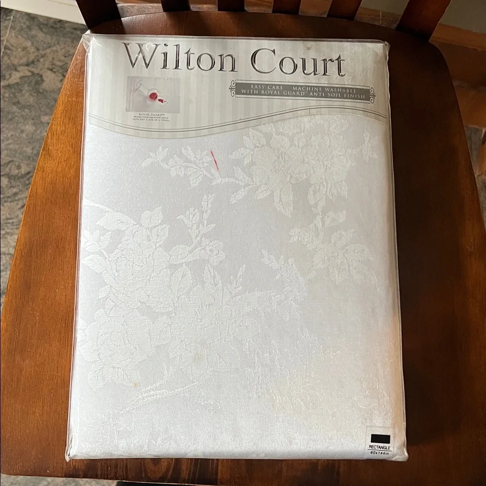 NWT Large 60 x 144 Tablecloth Rectangle Rose Damask design White